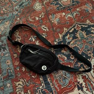 Vuori men’s or women’s belt cross body bag in brand new condition